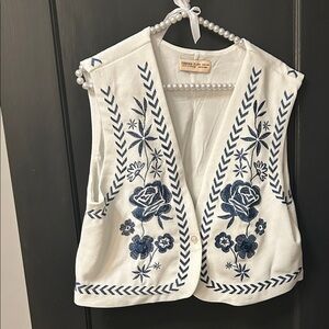 Forever 21 White and Blue Embroidered Vest